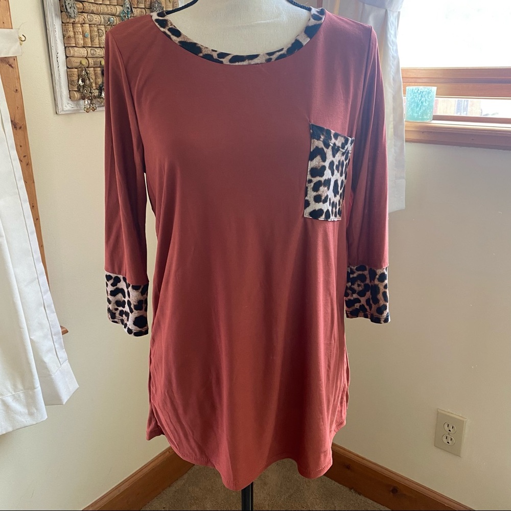 White Birch Rust Colored Top W/Leopard Trim. M